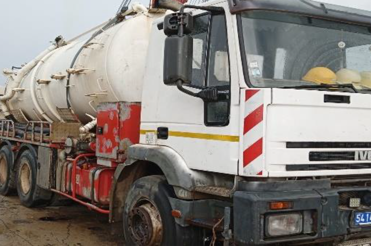 Camions hydrocureur